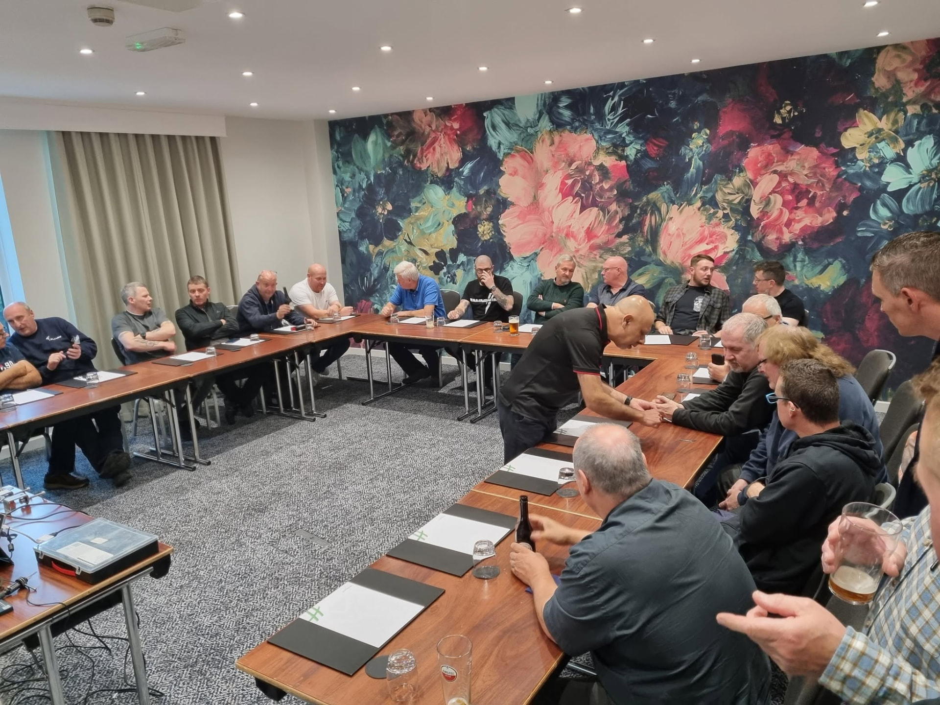 ALA members meeting to discuss association business